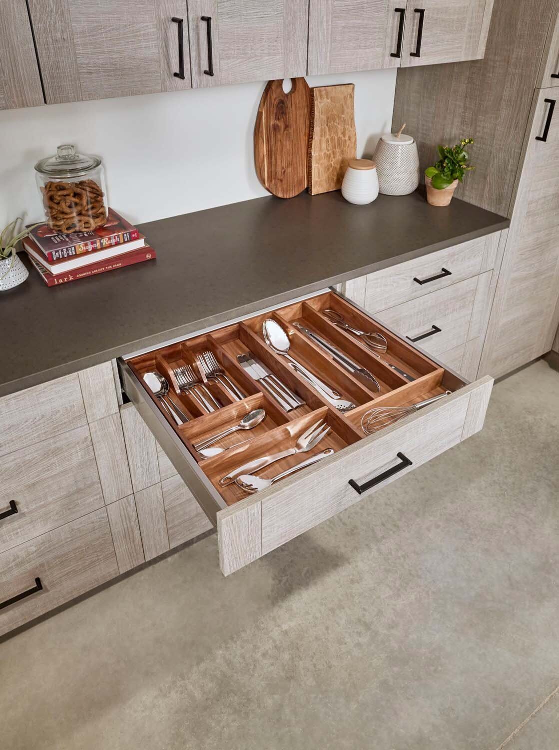 Wood cutlery drawer organizer