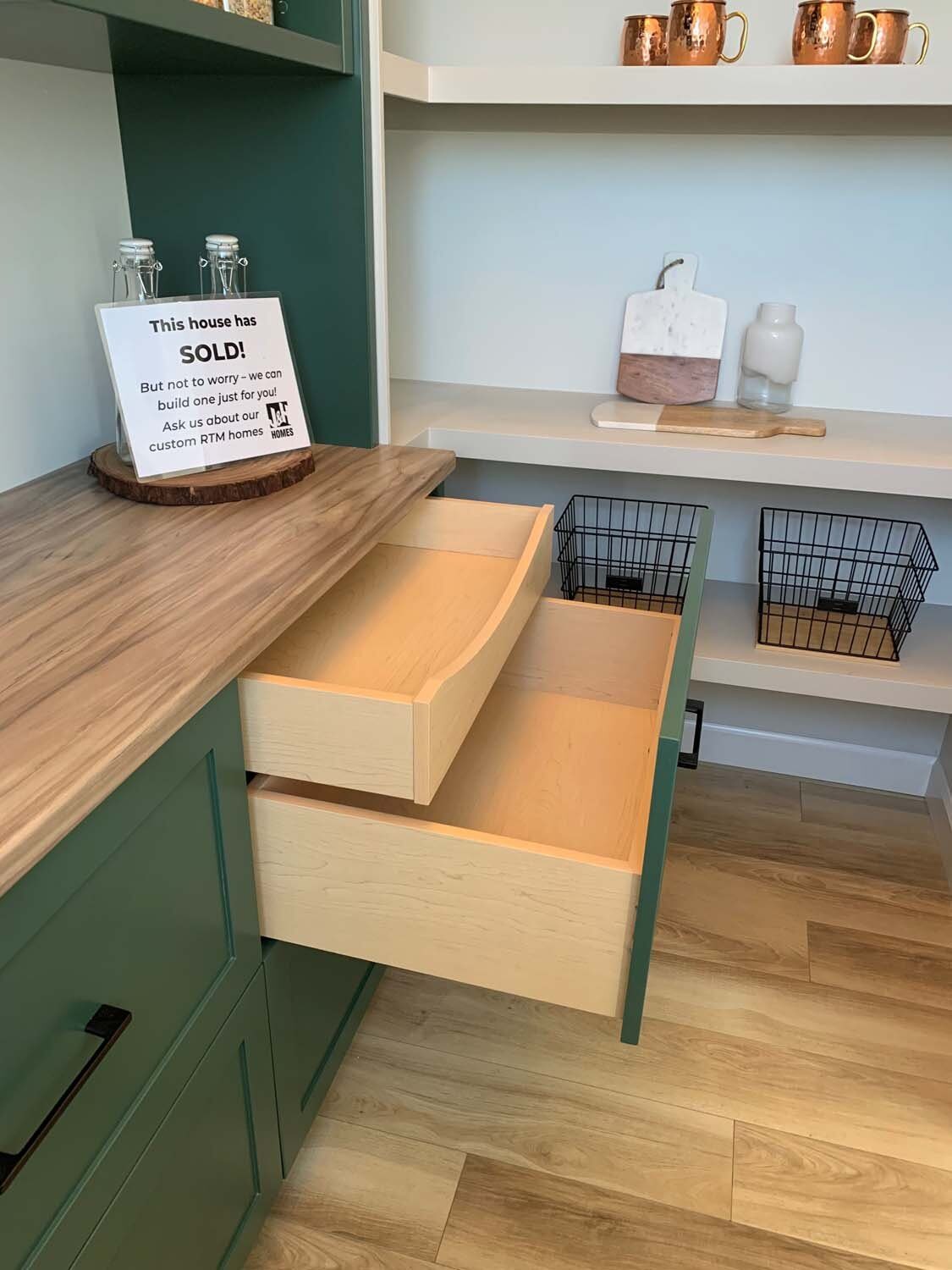 Concealed utensil pull-out